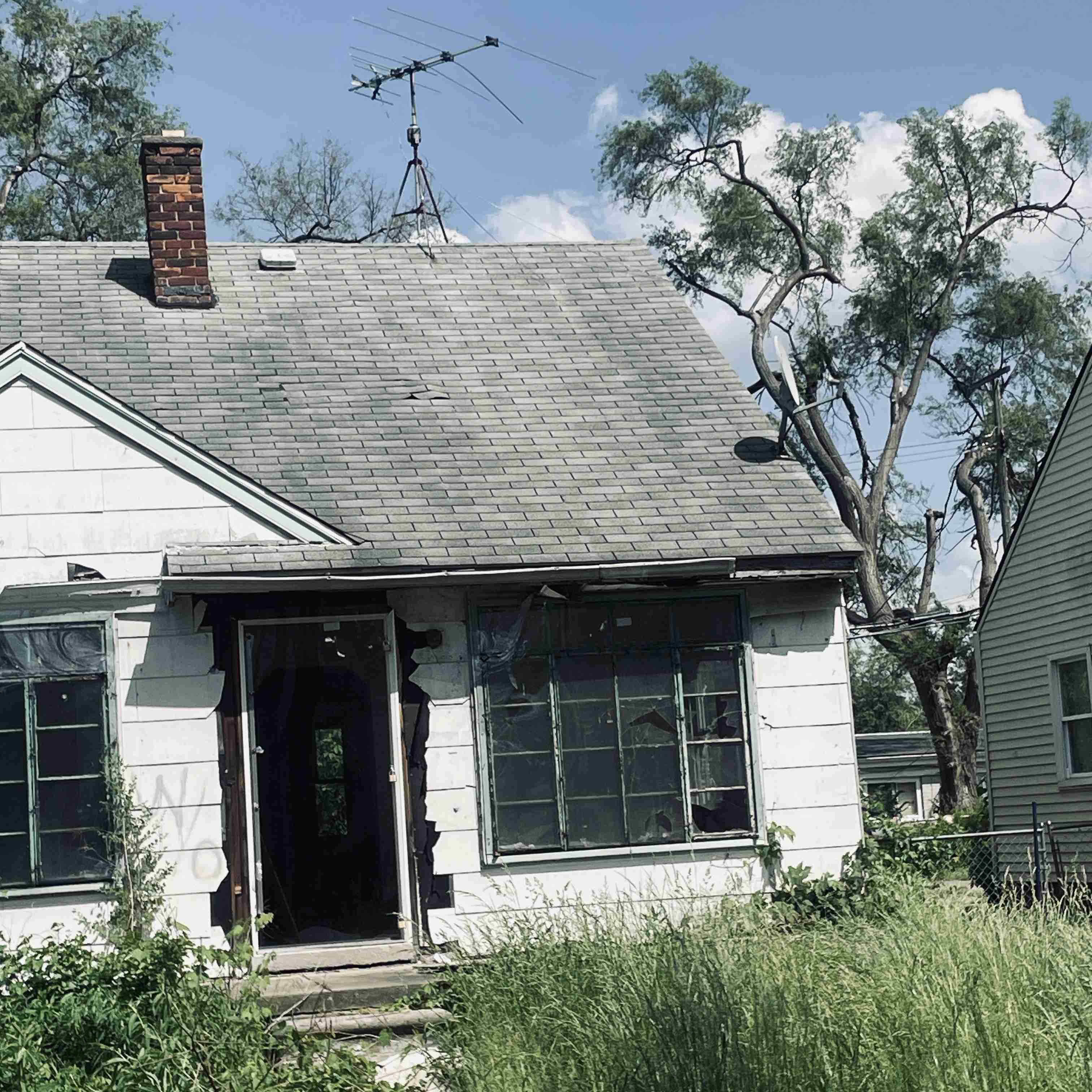 19220 Albany St (5).jpg